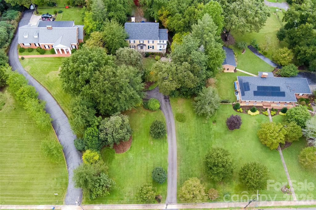 Aerial view of the home, spacious front lawn and driveway at 527 N Main Street